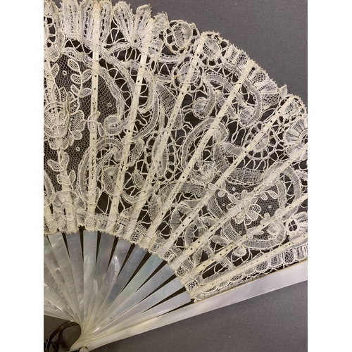 74 - An early 20th century Brussels Mixed lace fan, the leaf mounted on white Mother of Pearl, a central ... 