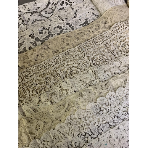 202 - Antique lace: a good assortment of late 18th century and 19th century lace fragments and flounces, s... 