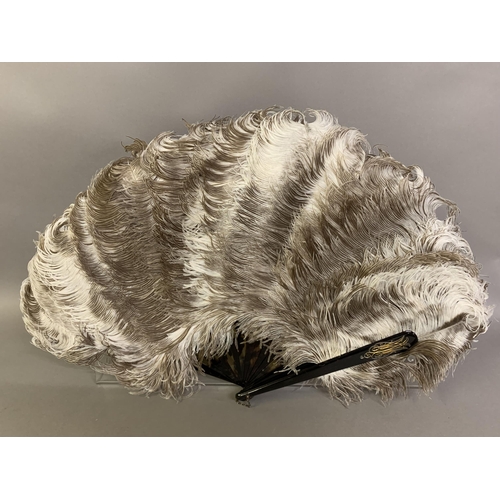 114 - A late 19th century female ostrich feather fan, a good mix of white and brown feathers, the monture ... 