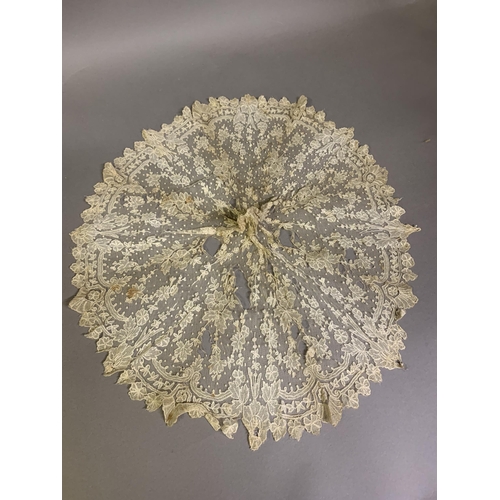 72 - A large selection of 19th century lace fan leaves, plus a small lace parasol cover (A/F) and a leaf ... 