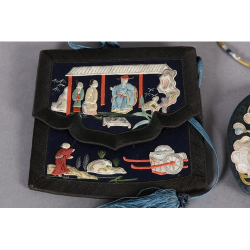 337B - Chinese embroidery Qing dynasty: a small heart-shaped purse with draw string fastening, dark blue si... 