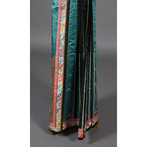 340 - Lot amendment: This skirt has only one panel, in other words it is just half a skirt. Chinese embroi... 