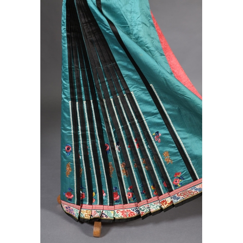 340 - Lot amendment: This skirt has only one panel, in other words it is just half a skirt. Chinese embroi... 