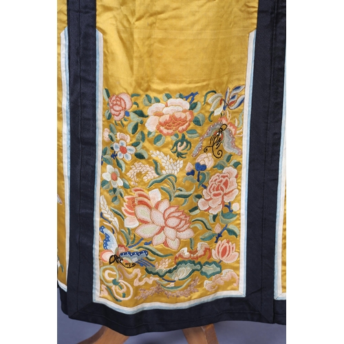 341 - Chinese embroidery Qing dynasty: a fine and long Chinese skirt, the background silk in strong yellow... 