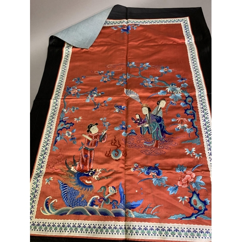 334 - Chinese embroidery, 19th and 20th century, Qing Dynasty, : a good silk panel embroidered with a drag... 