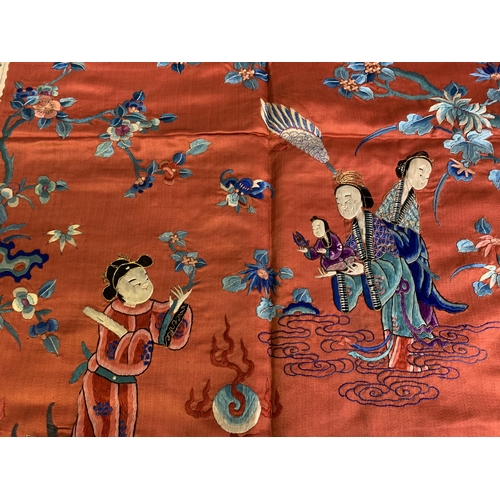 334 - Chinese embroidery, 19th and 20th century, Qing Dynasty, : a good silk panel embroidered with a drag... 