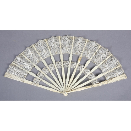 95 - Ann Collier: a cream bobbin lace fan in cabriolet form, the bone monture shaped and lightly gilded, ... 