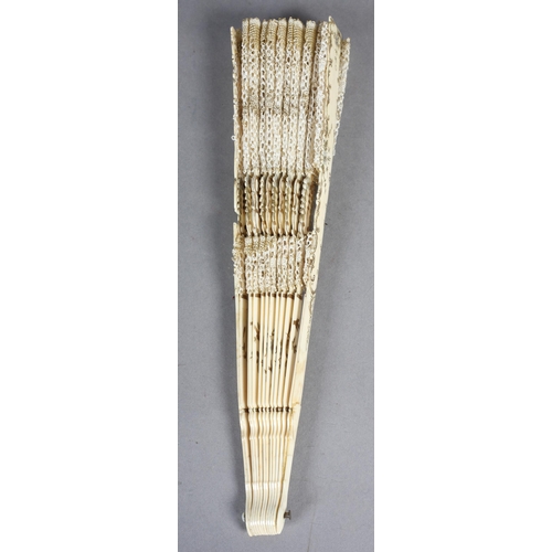 95 - Ann Collier: a cream bobbin lace fan in cabriolet form, the bone monture shaped and lightly gilded, ... 