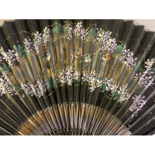 86 - A large Limerick lace fan c 1890’s, the leaf designed with a central harp, the remaining leaf a mean... 