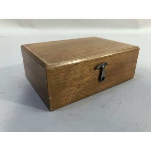 358 - A set of gramme weight in a box wood case, 50g-0.01g