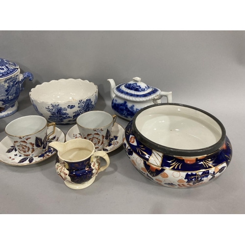 176 - A 19th century blue and white printed soup tureen and cover, blue and white teapot and two others
cu... 