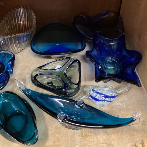 92 - A quantity of art glass to include sculpture of a dolphin with coloured inclusions, blue glass star ... 