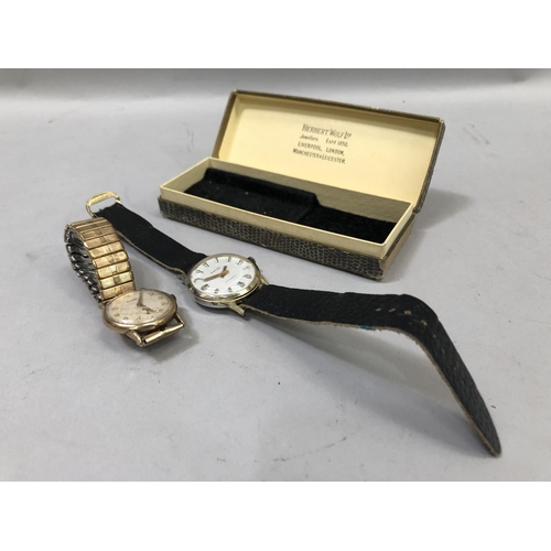 392 - A Rotary gentleman's wrist watch with c.1940 in 9ct gold case no. 0006652, Swiss 15 jewelled lever 7... 