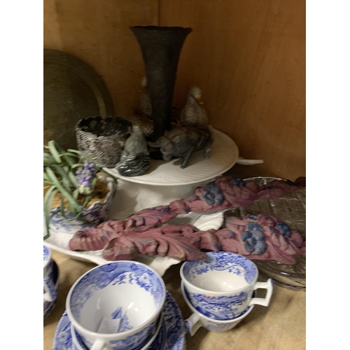 105 - Six Spode blue and white cups and saucers, large serving dish modelled as a fish, china cake dish, a... 