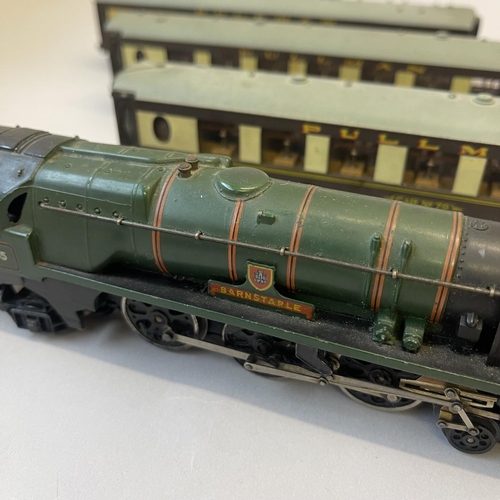 1 - Hornby Dublo 00 gauge ‘Barnstaple’ 4-6-2 locomotive and tender, along with three Pullman dining cars... 