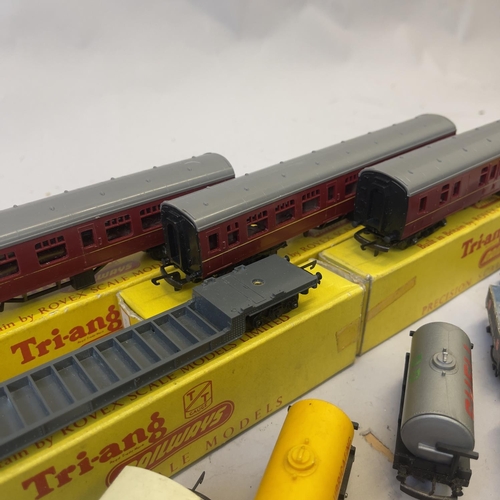 116 - A collection of Tri-ang TT Gauge carriages and rolling stock, including two T82 Mainline Composite C... 