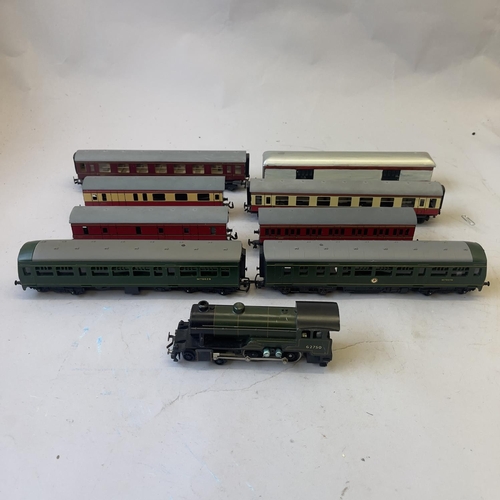 121 - Trix Twin 3-car maroon and cream livery Diesel Meteor Unit comprising power and non-power Trailer Ca... 