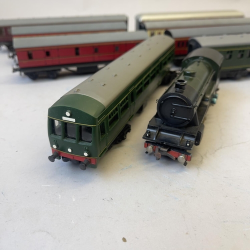 121 - Trix Twin 3-car maroon and cream livery Diesel Meteor Unit comprising power and non-power Trailer Ca... 