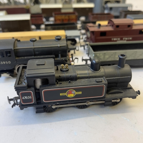 125 - A collection of Trix Twin and Tri-ang 00 Gauge locomotives and rolling stock including a 63950 0-4-0... 