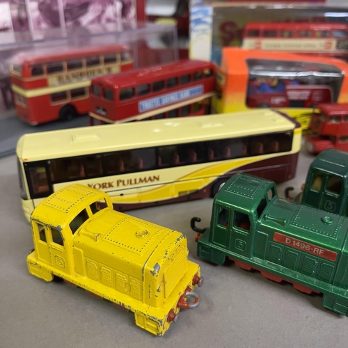 53 - A collection of 19 vintage and newer die cast models, including an Oxford Die Cast Railway Collectio... 