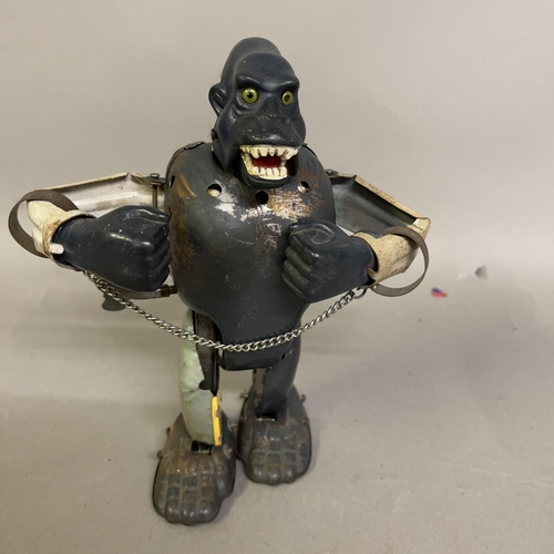 77 - A 1960s Louis Marx Toys ‘The Mighty Kong’ clockwork model with permanent key and original shackles a... 