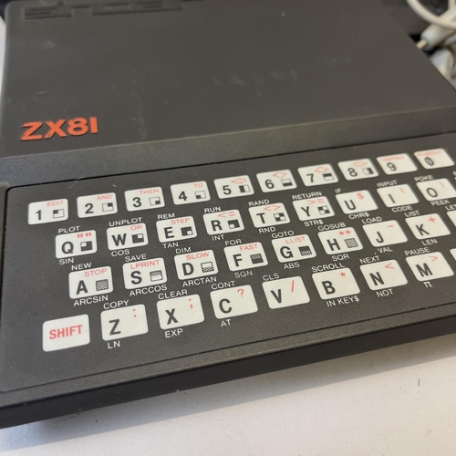 92 - A Sinclair ZX81 home computer, complete with Memopak Keyboard, Memopak memory expansion modules and ... 