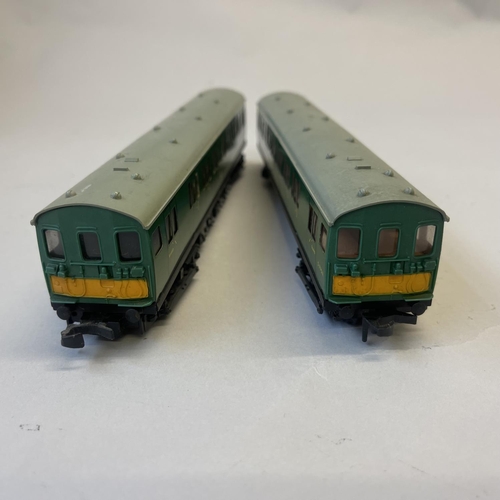 2 - A Hornby Dublo 00 gauge 2-rail Southern Region Electric Multiple Unit, comprising motor and trailing... 