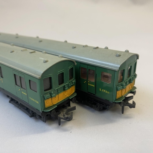 2 - A Hornby Dublo 00 gauge 2-rail Southern Region Electric Multiple Unit, comprising motor and trailing... 