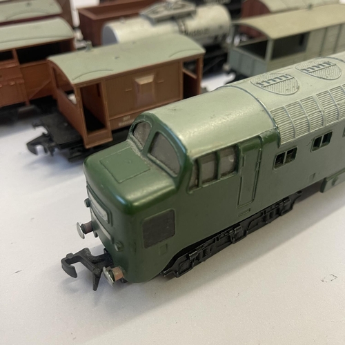 2 - A Hornby Dublo 00 gauge 2-rail Southern Region Electric Multiple Unit, comprising motor and trailing... 