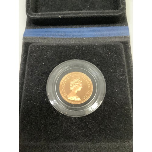 175 - Elizabeth II proof sovereign 1979 in Royal Mint wallet fleur de coin