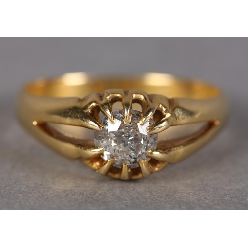 187 - A VICTORIAN SINGLE STONE DIAMOND RING in 18ct gold, the Old European cut stones claw set in a gentle... 