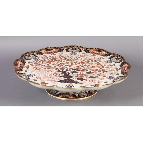 104 - A DERBY CROWN PORCELAIN CO LARGE TAZZA, of petal shaped circular form decorated in Imari palette wit... 