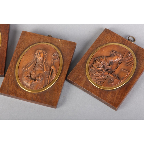 69 - A SET OF FOUR EARLY 17TH CENTURY FLEMISH DEVOTIONAL BOXWOOD MEDALLIONS, oval, finely carved in relie... 