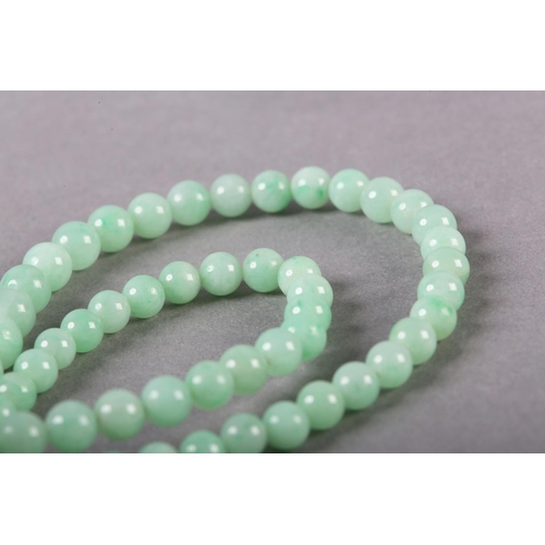 182 - A JADE NECKLACE OF GRADUATED SPHERICAL BEADS, without fastener and strung on a later line, approxima... 