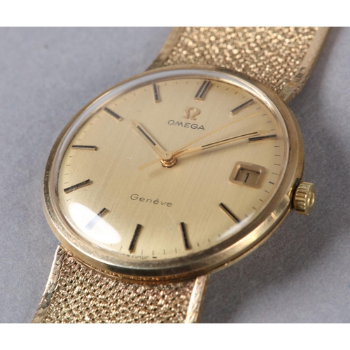 245 - AN OMEGA GENTLEMAN'S GENÈVE MANUAL DATE WRISTWATCH, c1971, in 9ct gold case, jewelled lever date mov... 