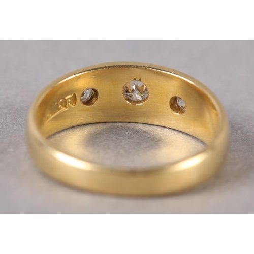 204 - A VICTORIAN THREE STONE DIAMOND RING IN 18CT GOLD, the graduated Old European cut stones stra set in... 