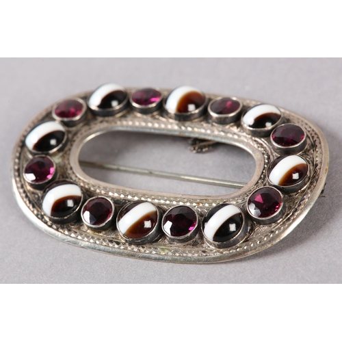 229 - A VICTORIAN GARNET AND BANDED AGATE WREATH BROOCH IN SILVER, the circular cabochon and faceted stone... 