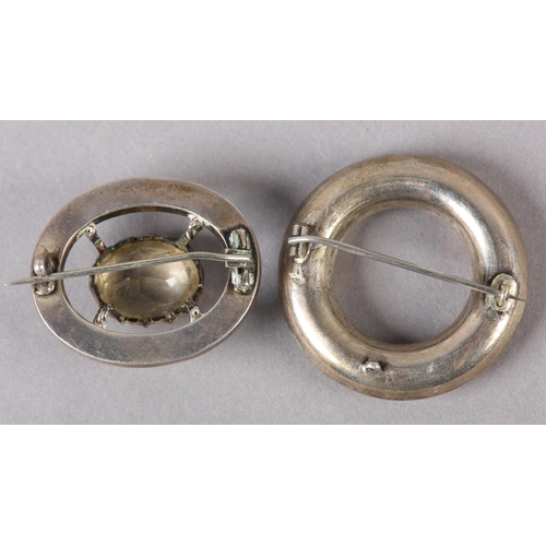 230 - A VICTORIAN SCOTTISH PEBBLE SILVER BROOCH, claw set to the centre with an oval faceted Cairngorm rai... 