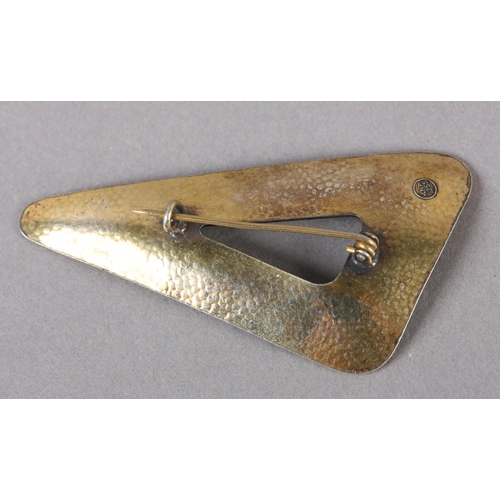 233 - A NORWEGIAN BASS TAILLE SILVER GILT BROOCH by Arne Nordlie, c1970, with iridescent green enamelled o... 