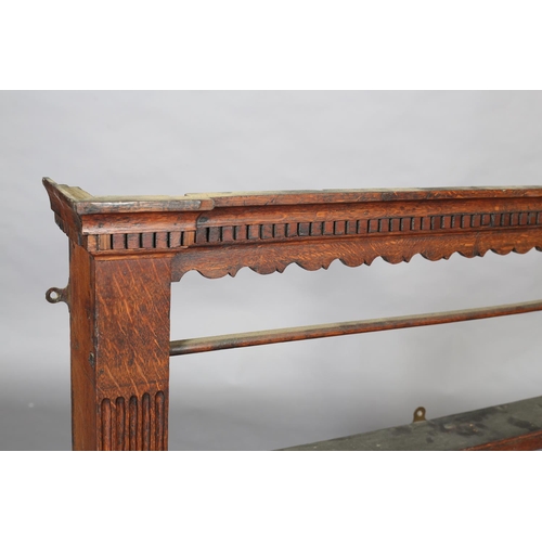 426 - A GEORGE III OAK DELFT RACK OF SMALL PROPORTIONS, having an moulded dentil cornice with bracketed fr... 