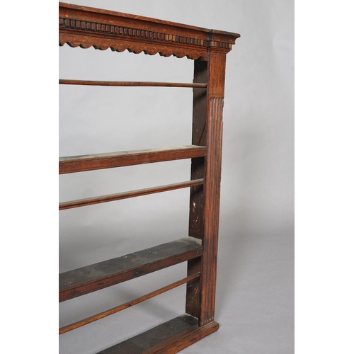 426 - A GEORGE III OAK DELFT RACK OF SMALL PROPORTIONS, having an moulded dentil cornice with bracketed fr... 