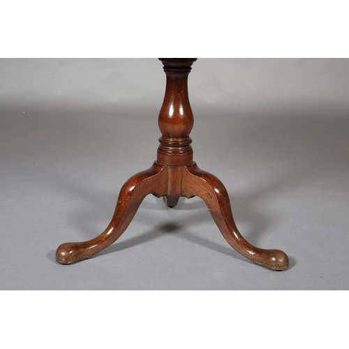 393 - A GEORGE III MAHOGANY 'BIRDCAGE' TRIPOD TABLE, having a circular tilt top on a vase turned column an... 