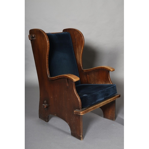 415 - A PAIR OF MID-20TH CENTURY ARTS & CRAFTS STYLE ELM WINGED ARMCHAIRS, having a pegged planked back, c... 