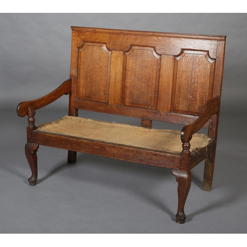 424 - A GEORGE III OAK SETTLE OF SMALL PROPORTIONS having a triple field panel back, slab arms, on cabriol... 