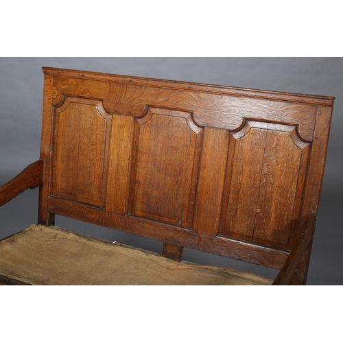 424 - A GEORGE III OAK SETTLE OF SMALL PROPORTIONS having a triple field panel back, slab arms, on cabriol... 