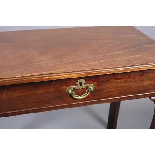 385 - A GEORGE III MAHOGANY SIDE TABLE HAVING A MOULDED RIM, frieze drawer, cockbeaded, and with pierced b... 