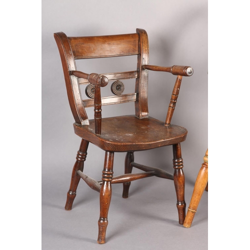 421 - A CHILD'S VICTORIAN ELM FARMHOUSE CHAIR HAVING A BAR BACK, tie rail with roundels, full seat on turn... 