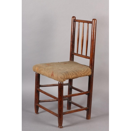 422 - A CHILD'S EARLY 19TH CENTURY ELM RAIL BACK SINGLE CHAIR, upholstered seat, on turned framing, with t... 