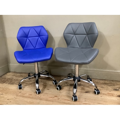 102 - A near pair of swivel desk chairs on chrome supports with castors, the seats quilted in grey and blu... 