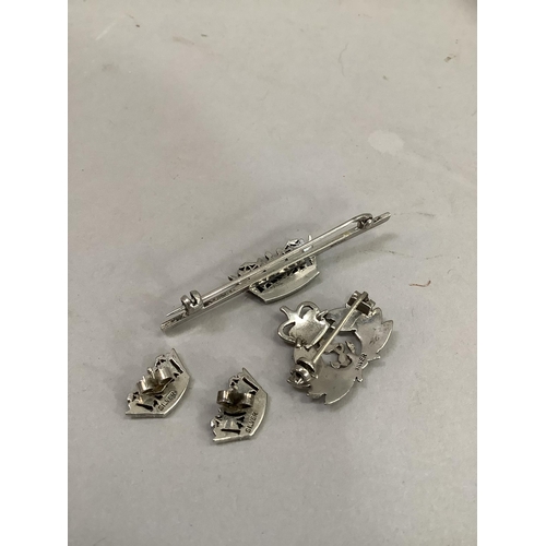 350 - A suite of Royal Navy sweet heart bar brooch and ear studs in silver c.1945, each crown set with col... 